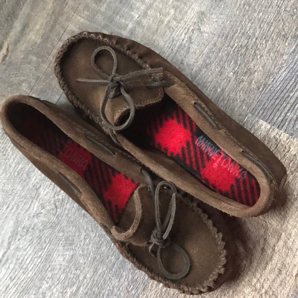 Minnetonka moccasins little girls brown leather size 3 like new